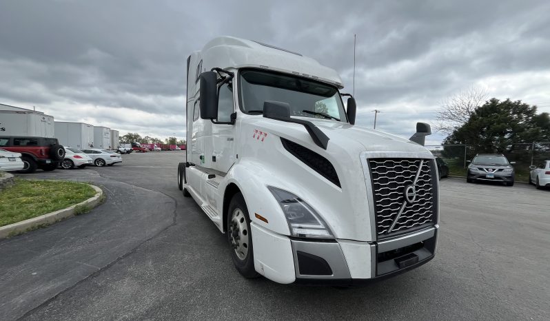 2022 VOLVO VNL860