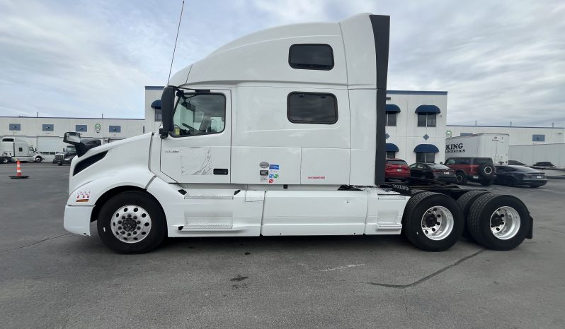 2022 VOLVO VNL860