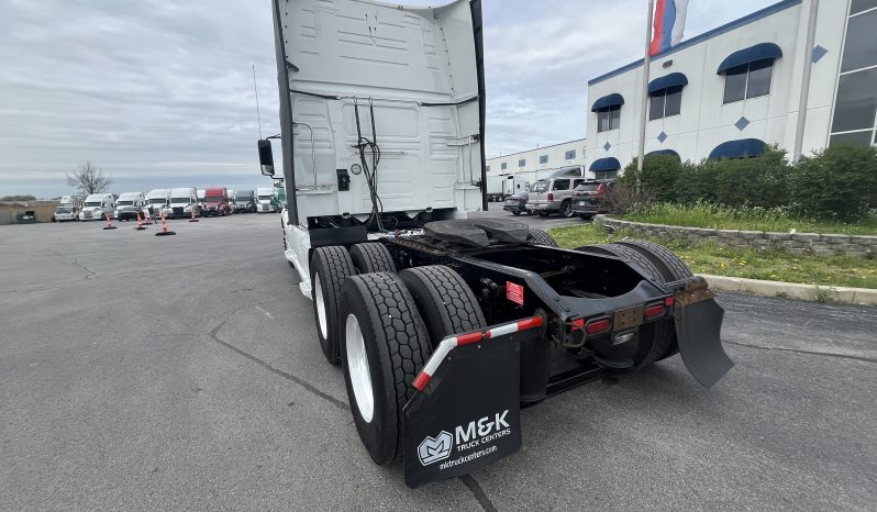 2022 VOLVO VNL860