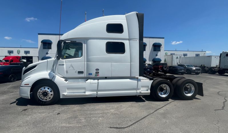 2023 VOLVO VNL760