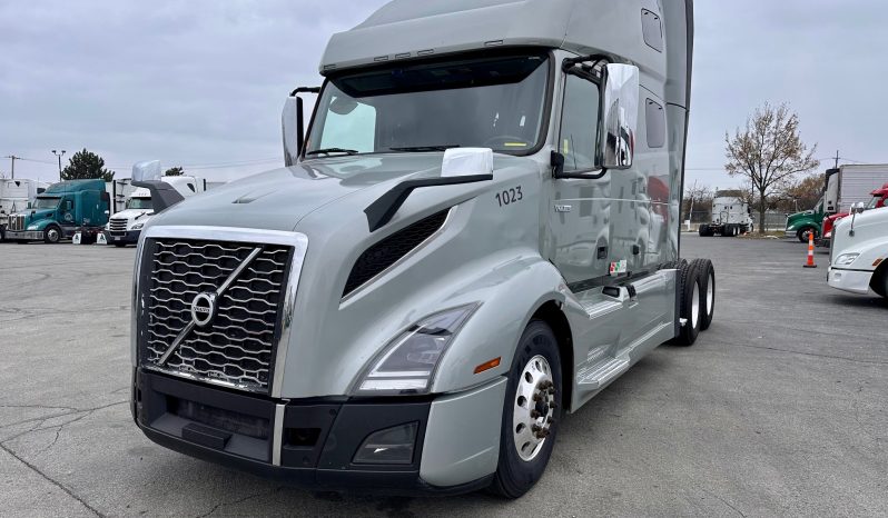 2023 VOLVO VNL760