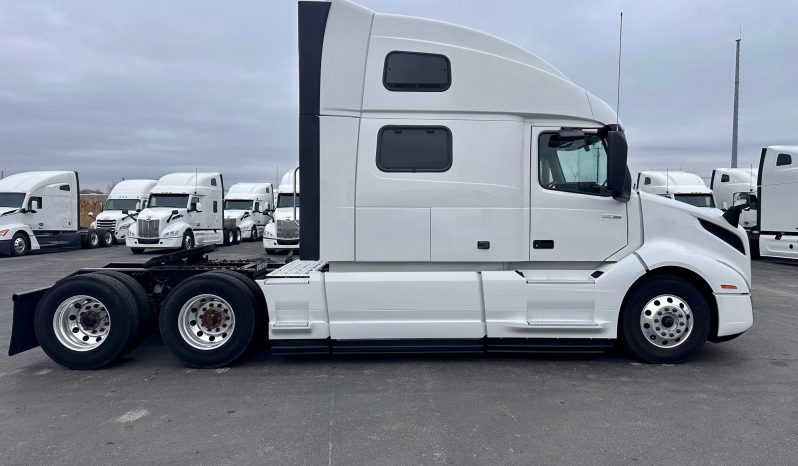 2024 VOLVO VNL860