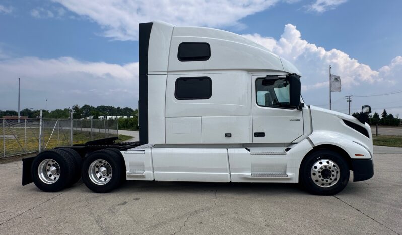 2023 VOLVO VNL860